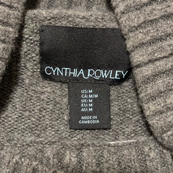 Oversized Turtleneck Sweater - Picture 6 of 10